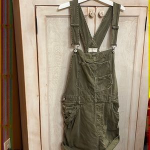 Free People Ziggy Shortall in Army size Large
